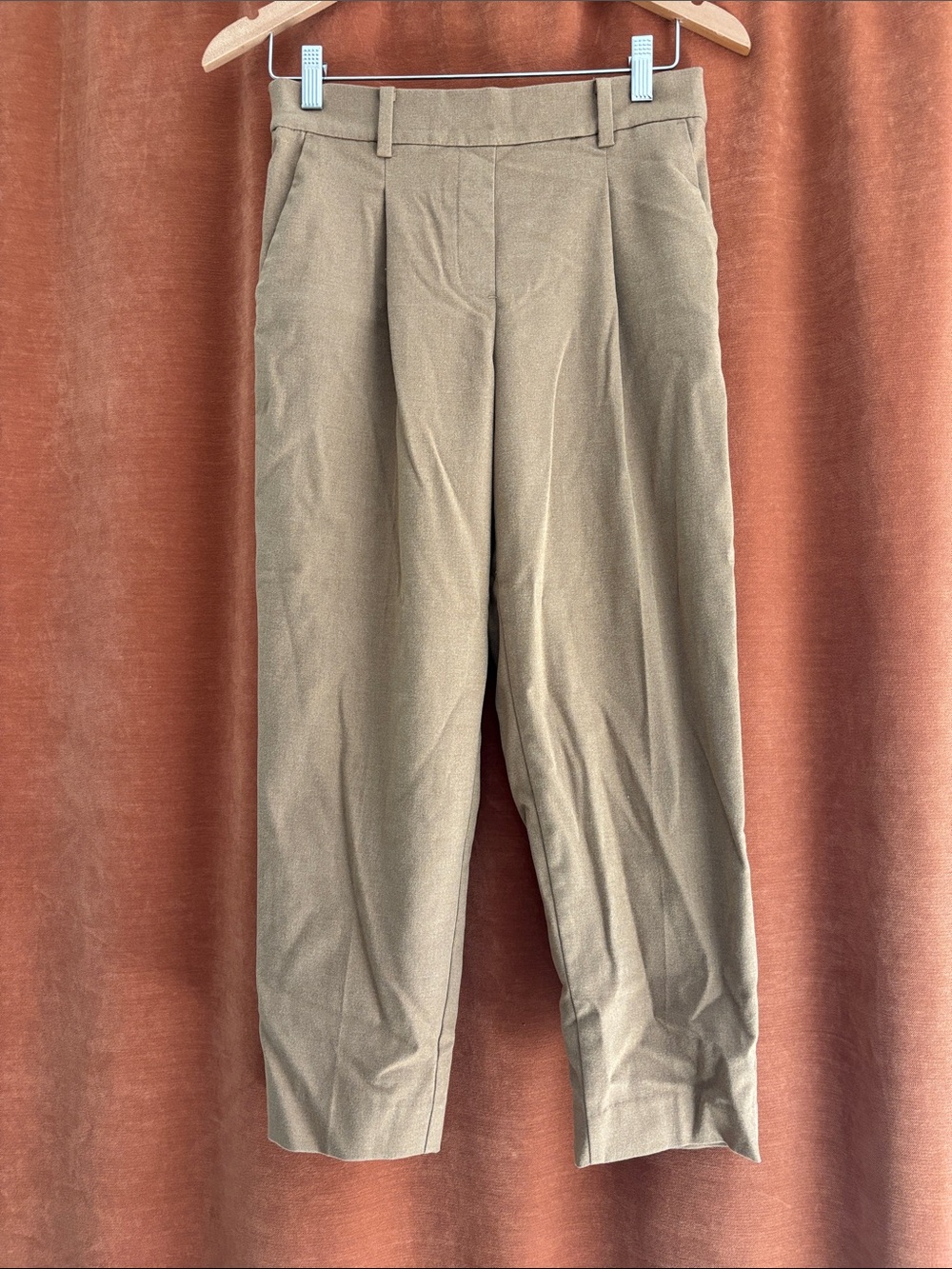 LOFT Men's Pleated Chinos in Olive